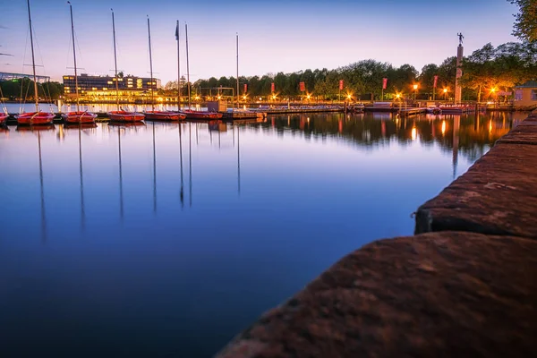 Jezioro Masch Hanowerze Niemcy Podczas Godziny Niebieskiej — Zdjęcie stockowe