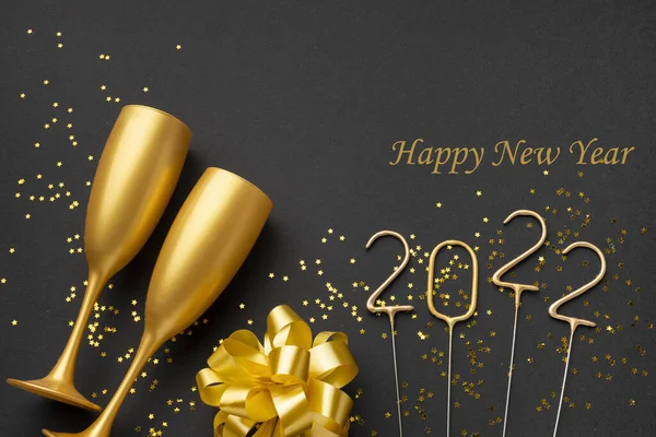 Close Feliz Ano Novo 2022 Letras Brancas Isoladas Fundo Escuro — Fotografia de Stock