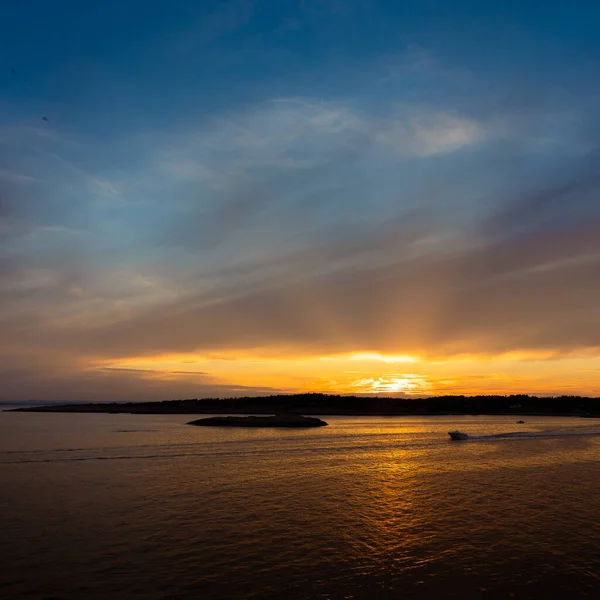 Reflexo Céu Lago Floresta Cênica Belo Pôr Sol — Fotografia de Stock