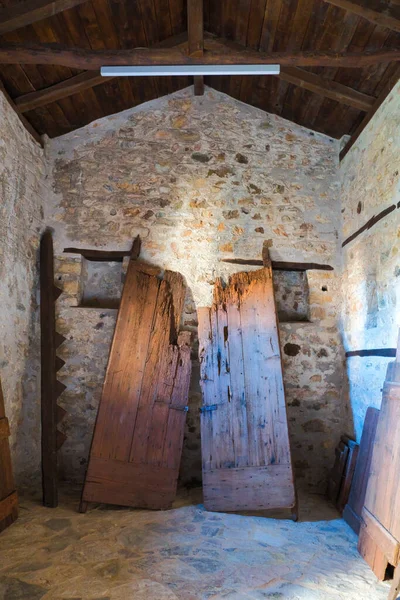 Χειροποίητο Μεσαιωνικό Σπίτι Χτισμένο Πέτρα Ξύλο Και Μέταλλο Αρχιτεκτονική Πέτρα — Φωτογραφία Αρχείου