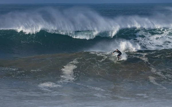 Surfista Cogiendo Gran Ola Mar — Foto de Stock