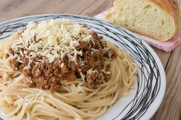 Espaguete Bolonhesa Coberto Com Carne Picada Makaronia Kima Grécia — Fotografia de Stock