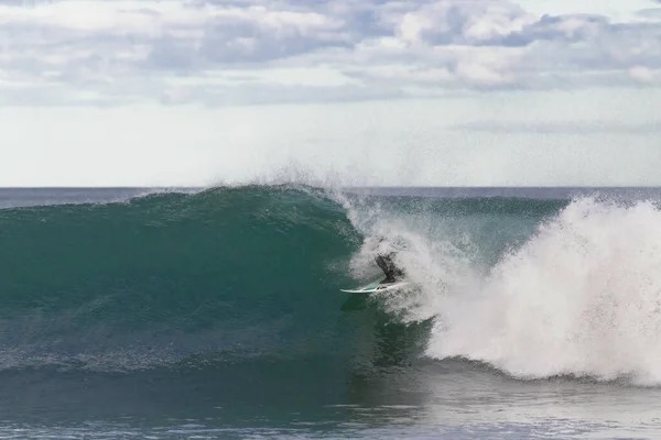 Surfista Cogiendo Gran Ola Mar —  Fotos de Stock