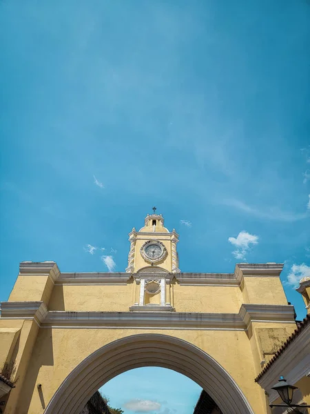 Disparo Vertical Del Arco Santa Catalina Antigua Guatemala —  Fotos de Stock