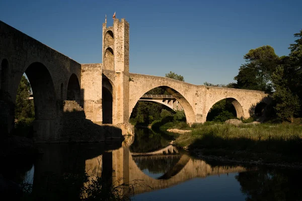 Piękny Widok Architekturę Średniowiecznym Mieście Besalu Katalonii — Zdjęcie stockowe
