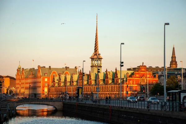 デンマークの夕暮れ時のコペンハーゲン証券取引所 スカンディナヴィア — ストック写真
