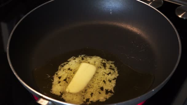 Närbild Bilder Matlagning Omelett Med Kött Panna — Stockvideo