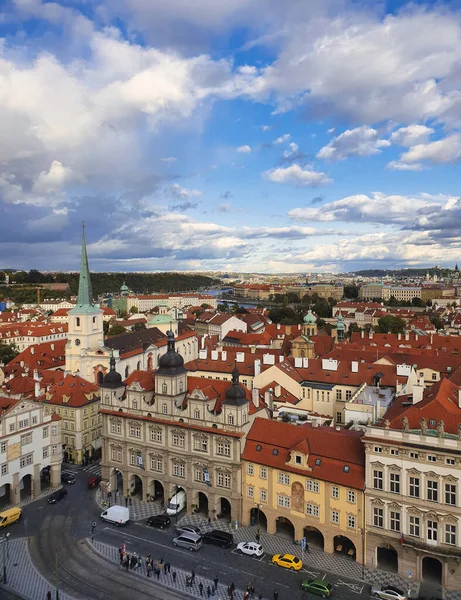 Colpo Verticale Bellissimo Paesaggio Urbano Contro Cielo Nuvoloso Praga — Foto Stock