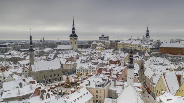 Veduta Aerea Della Storica Tallinn Vecchio Piumino Piazza Con Mercatino — Foto Stock