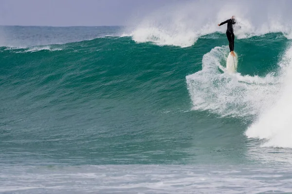 Surfista Apanhar Grande Onda Mar — Fotografia de Stock