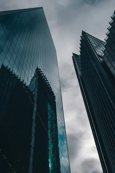 Vertical Shot Modern Office Buildings Big Windows London Engla — Fotografia de Stock