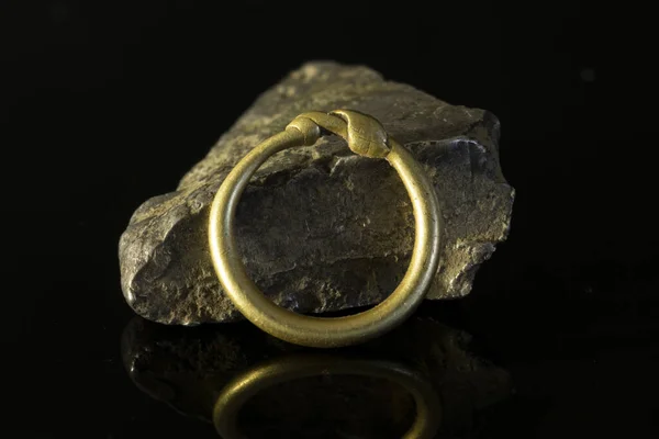 Bague Noeud Viking Pièce Argent Coupée Cassée — Photo