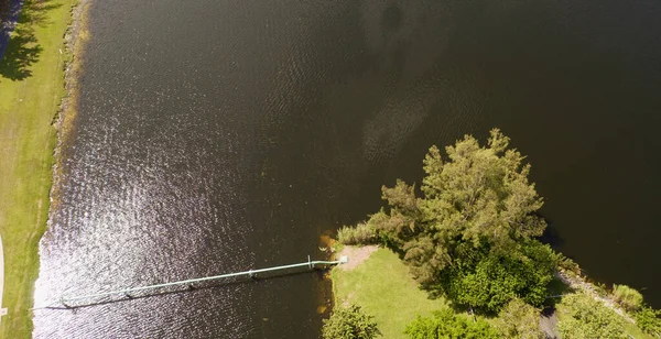 Eine Schöne Luftaufnahme Über Einem See Wald Einem Sonnigen Tag — Stockfoto
