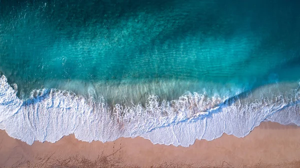 Veduta Aerea Una Spiaggia Tropicale Con Acqua Pulita Blu — Foto Stock