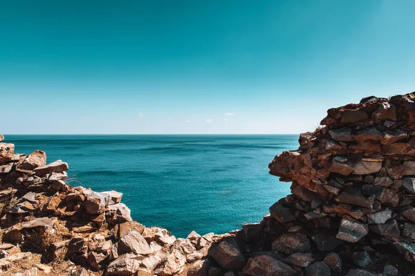 Ein Herrlicher Blick Auf Das Blaue Meer Von Einer Festung — Stockfoto