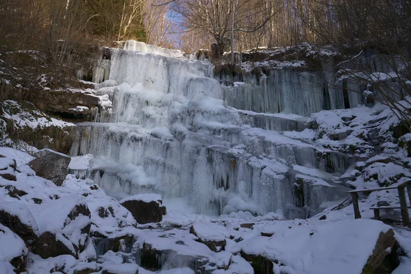 Low Angle Shot Frozen Waterfall Nature — Stockfoto