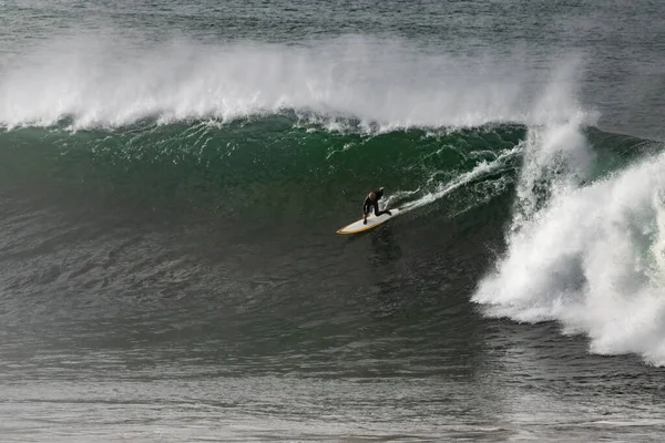 Surfista Cogiendo Gran Ola Mar —  Fotos de Stock