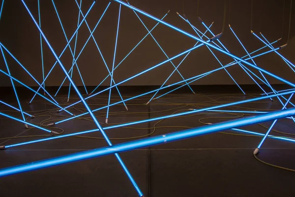 Moderne Compositie Met Blauwe Neonverlichting Het Museum Neurenberg Duitsland — Stockfoto