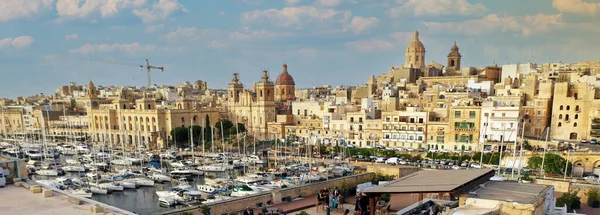 Una Foto Panorámica Hermoso Edificio Mar Marino Isla Malta —  Fotos de Stock