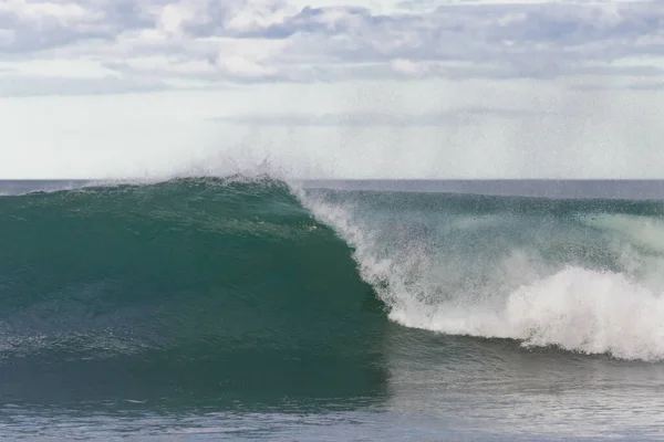 Een Surfer Die Grote Golf Zee Vangt — Stockfoto