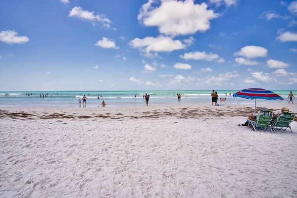 Sarasota Vereinigte Staaten Mai 2021 Die Menschen Genießen Siesta Beach — Stockfoto