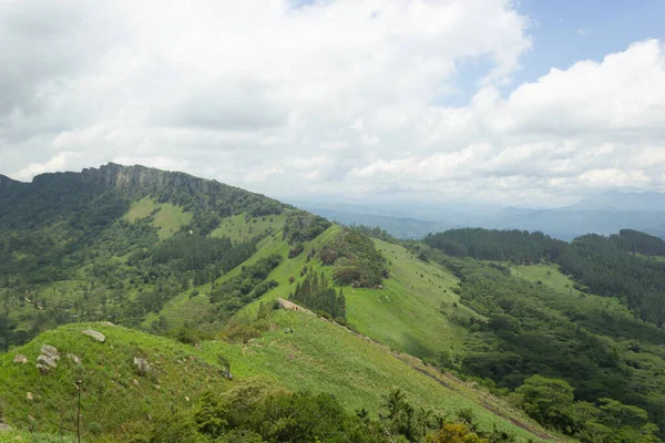 Una Hermosa Vista Montaña Hanthana Sri Lanka Con Cielo Nublado — Foto de Stock