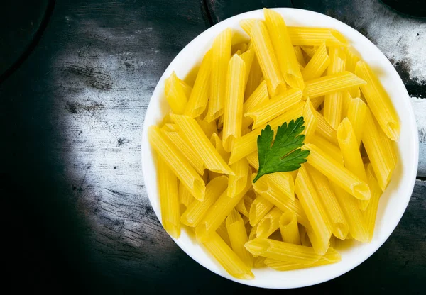 Top View Raw Penne Pasta Bowl — Fotografia de Stock