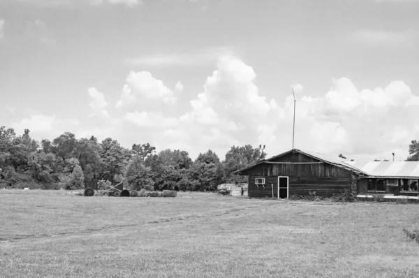 Greyscale Shot Abandoned Farmhouse — Stock Photo, Image