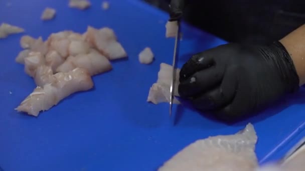 魚の切り身のクローズアップ映像です — ストック動画