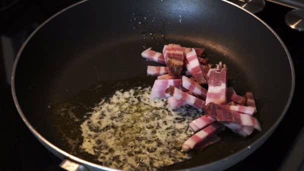 Primer Plano Tortilla Cocina Con Carne Una Sartén — Vídeo de stock