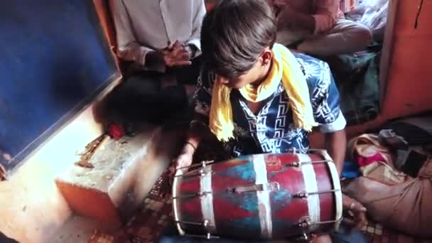 Material Primer Plano Grupo Indio Músicos Tocando Instrumentos Tradicionales — Vídeo de stock