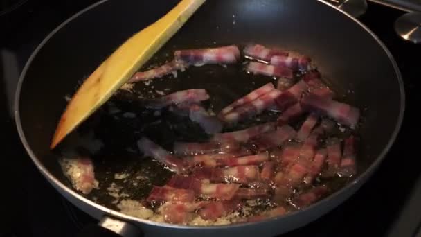 Närbild Bilder Matlagning Omelett Med Kött Panna — Stockvideo