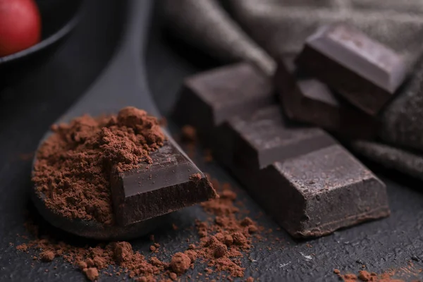 코코아 가루가 숟가락 초콜릿바가 숟가락 — 스톡 사진