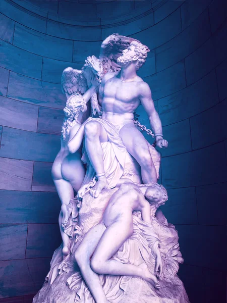 Eine Vertikale Aufnahme Der Skulptur Prometheus Bound Oceanids Von Eduard — Stockfoto