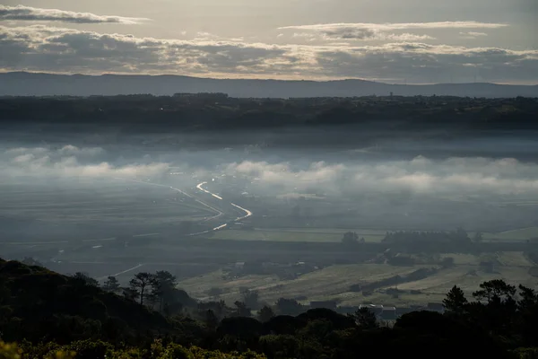 Disparo Vertical Una Niebla Matutina Los Campos — Foto de Stock