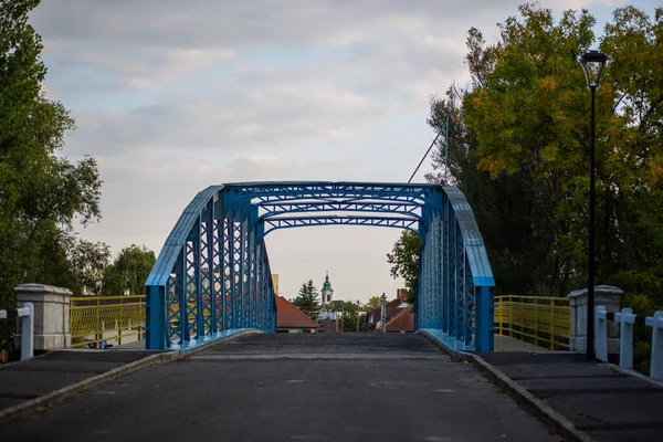 Металлический Обходной Мост Против Облачного Неба Городе Дьёр Венгрии — стоковое фото