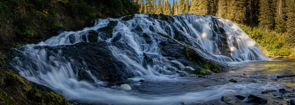 Krásný Záběr Vodopád Lese — Stock fotografie