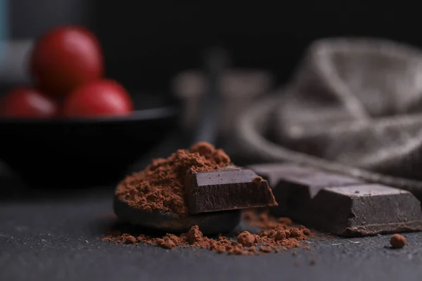 Una Cuchara Con Cacao Polvo Una Barra Chocolate — Foto de Stock