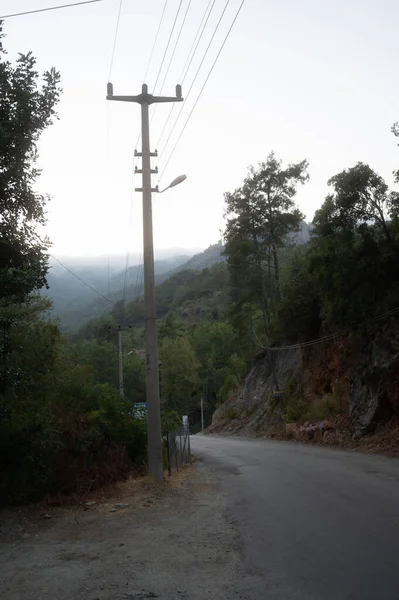 Vertikalt Bilde Landeveien Med Elektrisk Påle Alanya Tyrkia – stockfoto