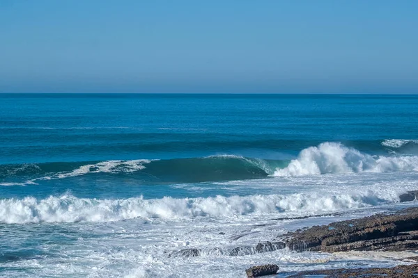 Eine Faszinierende Meereslandschaft Mit Schweren Wellen — Stockfoto