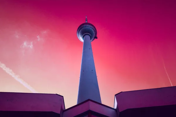 Uma Foto Baixo Ângulo Torre Berlim Berliner Fernsehturm Alemanha — Fotografia de Stock