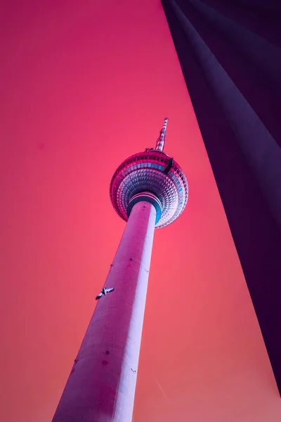 Plano Vertical Bajo Ángulo Torre Berlín Berliner Fernsehturm Alemania — Foto de Stock