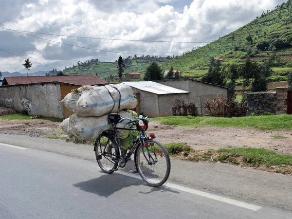 Musanze Rwanda Kasım 2018 Yoldan Geçen Bir Arabadan Görülen Bisiklet — Stok fotoğraf