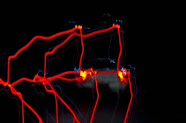 黒い背景に赤い渦巻きのデジタルレンダリング — ストック写真
