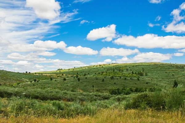Die Schöne Aussicht Auf Das Grüne Tal Vor Dem Hintergrund — Stockfoto