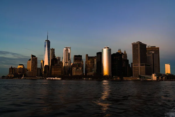 Eine Luftaufnahme Von Manhattan Während Des Wunderschönen Sonnenuntergangs — Stockfoto