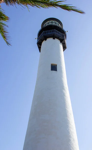 Low Angle Shot White Lighthouse Bill Baggs Cape Florida State — Stock Photo, Image