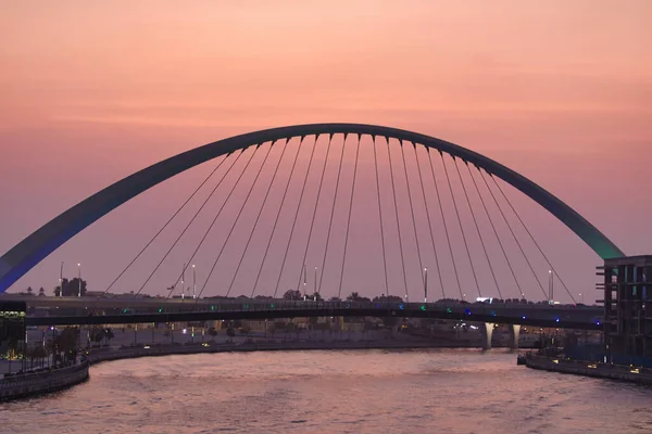 Ένα Όμορφο Ηλιοβασίλεμα Πάνω Από Γέφυρα Πεζών Του Καναλιού Του — Φωτογραφία Αρχείου