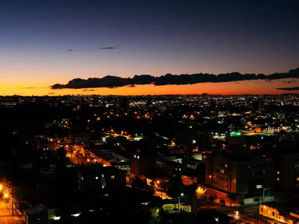 Ein Malerischer Blick Auf Die Stadt Bei Herrlichem Sonnenuntergang — Stockfoto