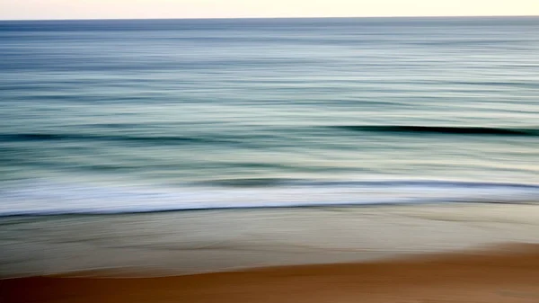 Okyanus Suyunun Bulanık Bir Görüntüsü — Stok fotoğraf